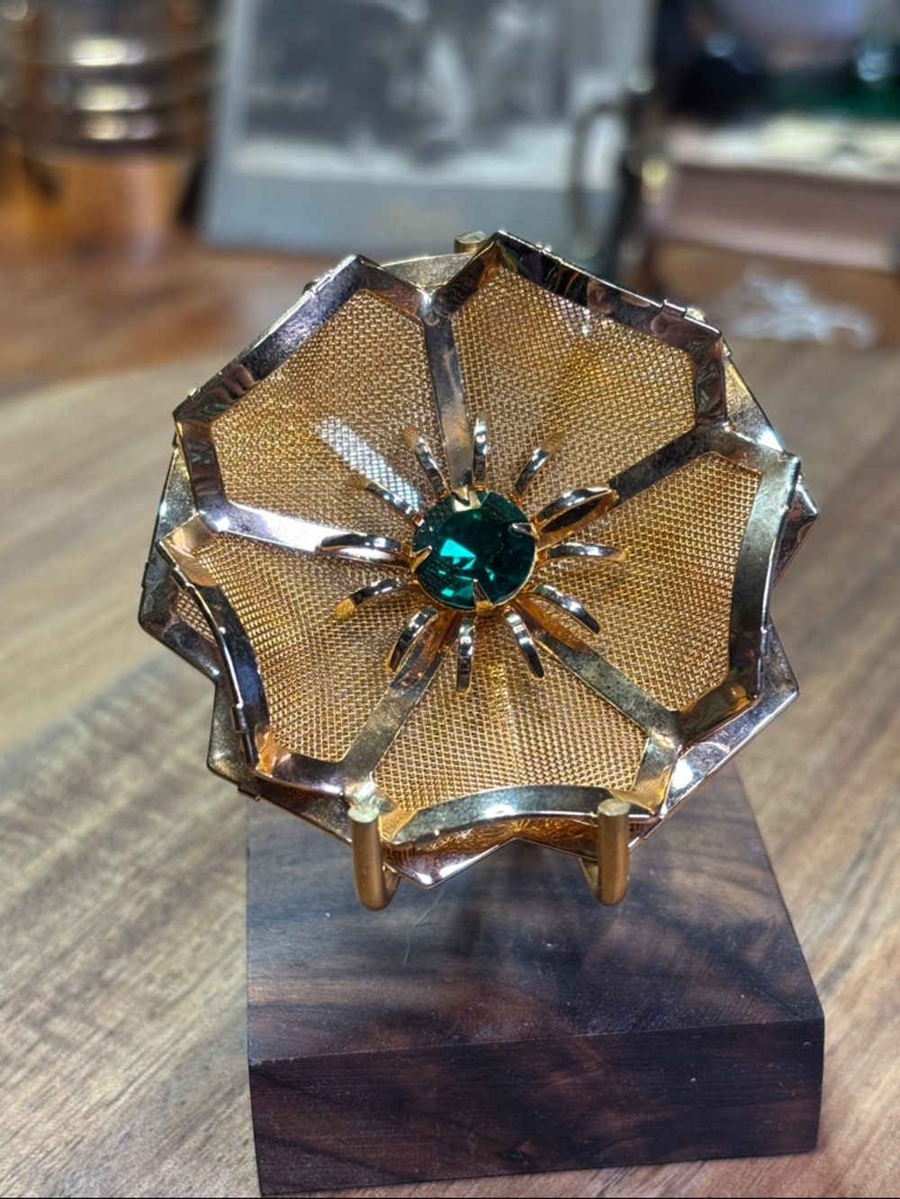 Vintage Gold tone metal flower brooch